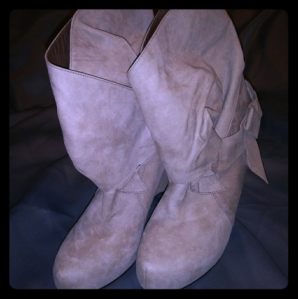 Vera Wang Lavender Grey Suede Booties